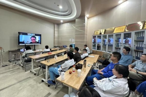 盛鹏配资 跨越万里的生命对话
